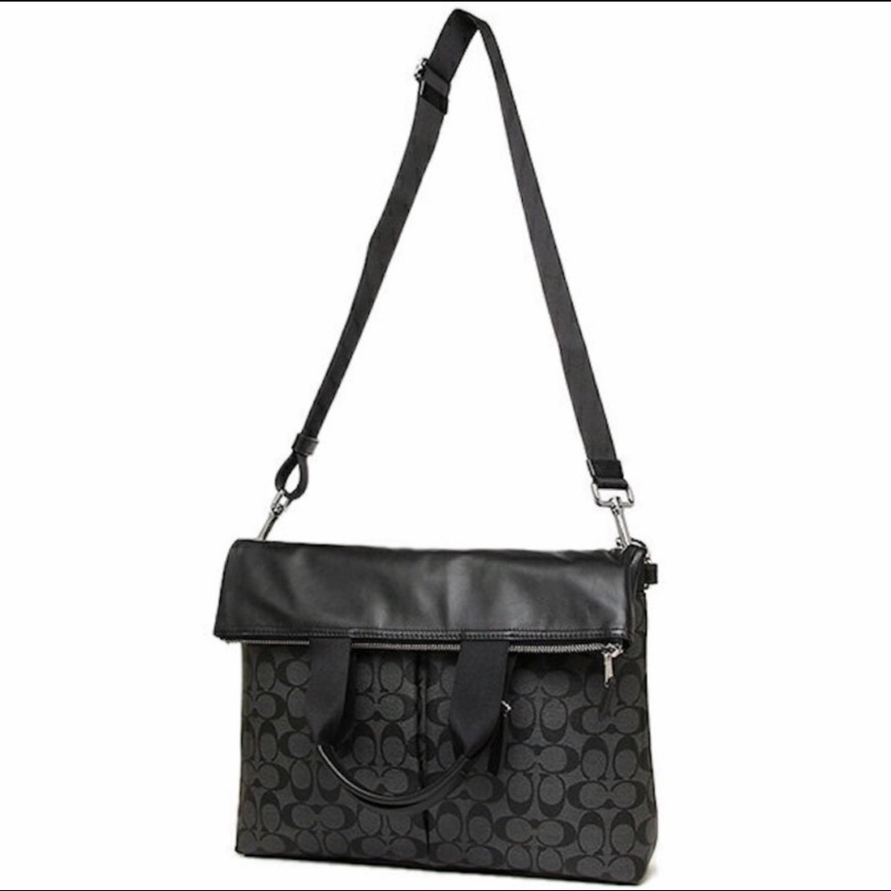 FREE GIFT š crossbody Coach bag. Purchase the bag get credit card holder free - Picture 7 of 9